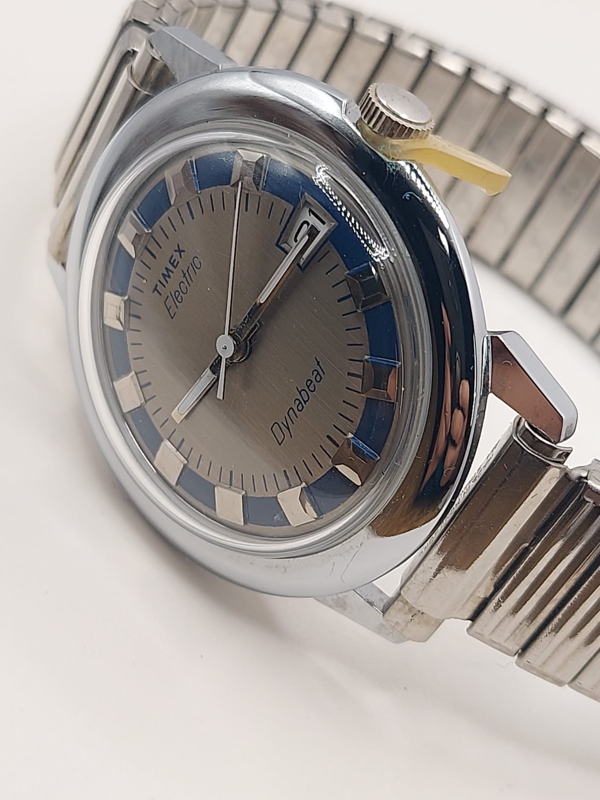 1 Vintage 70s? Timex Dynabeat datejust Electric Men’s Watch – New Old Stock .