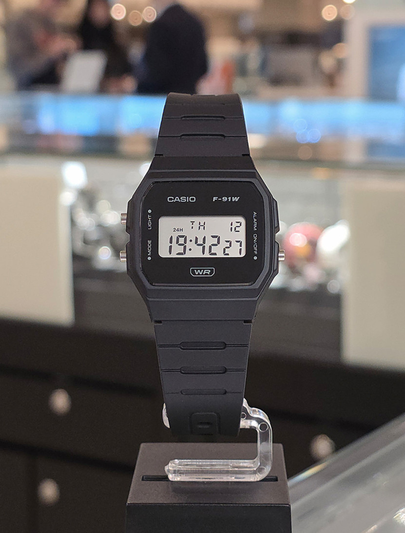 Casio F-91WB-1ADF Black Digital Watch Minimalist 7-Year Battery Water Resistant