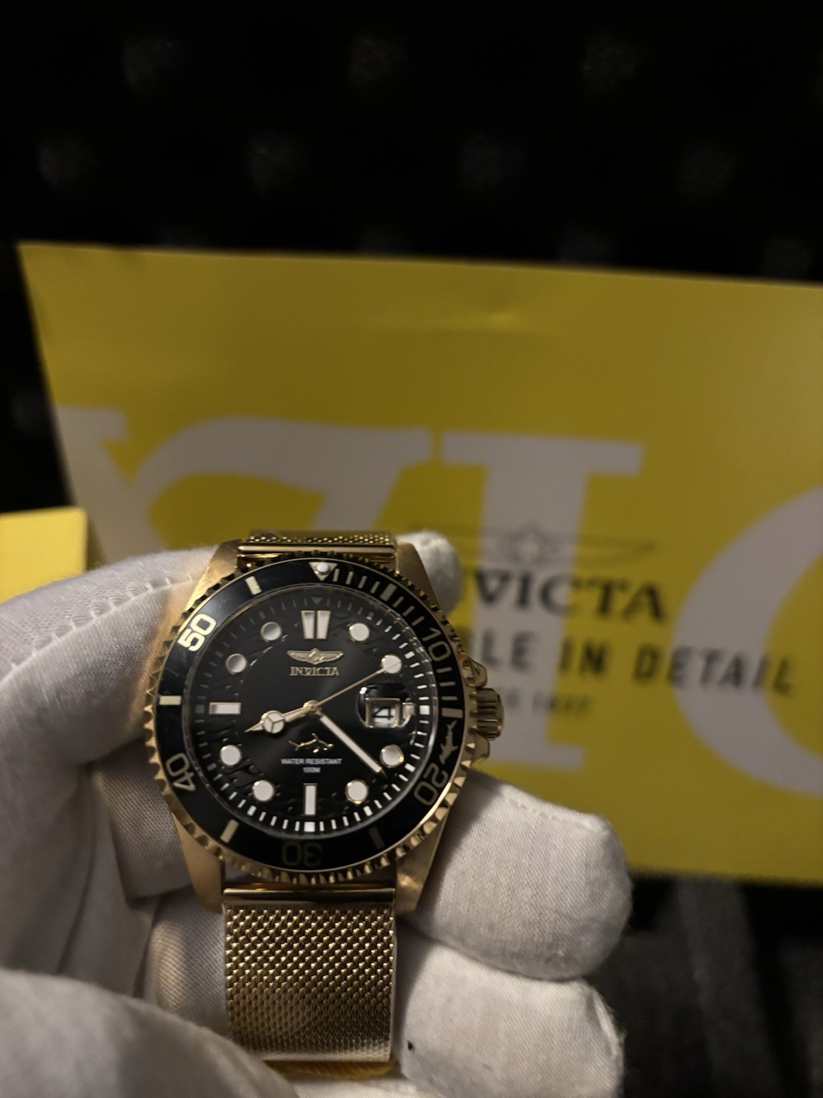 Invicta Pro Diver Men Quartz Black Dial Gold Mesh SS Date 100m w/ Box