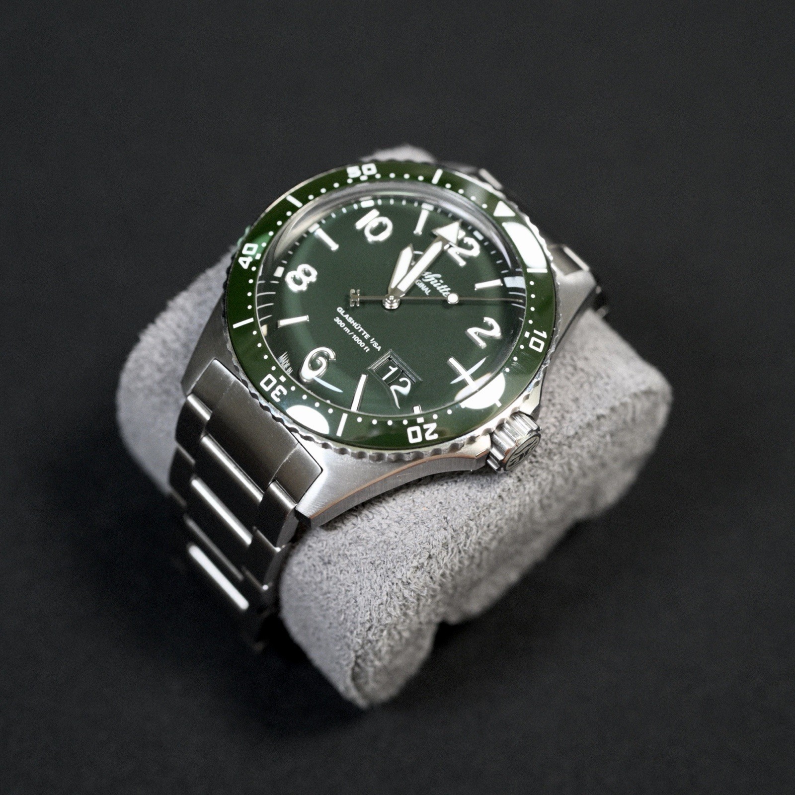 Glashutte Original SeaQ Panorama Date 43mm Watch – Reed Green – Brushed Bracelet