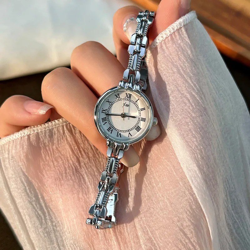 Women’s Quartz Watch With Alloy Strap And Jewelry Buckle, Round Dial Featuring