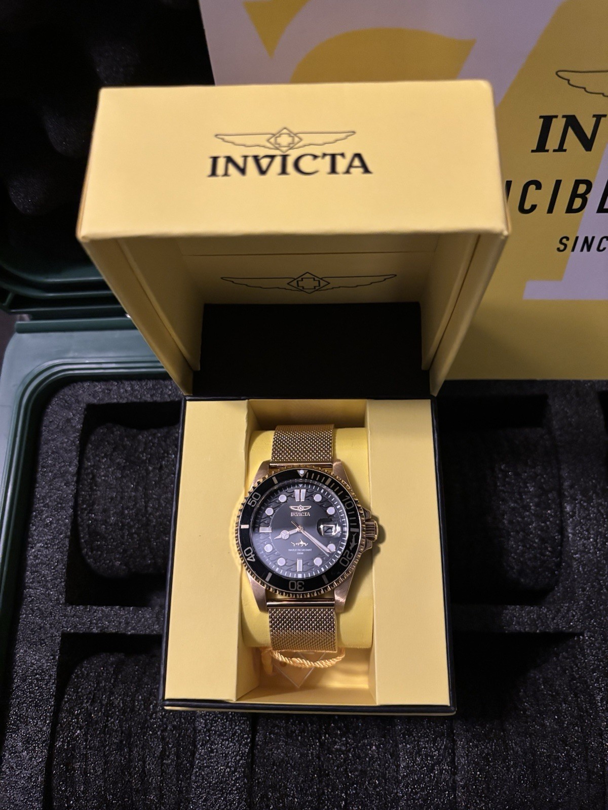 Invicta Pro Diver Men Quartz Black Dial Gold Mesh SS Date 100m w/ Box