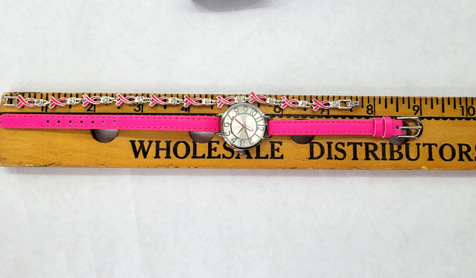 Avon Breast Cancer Watch Hot Pink & Ribbon Bracelet New in Box – needs battery