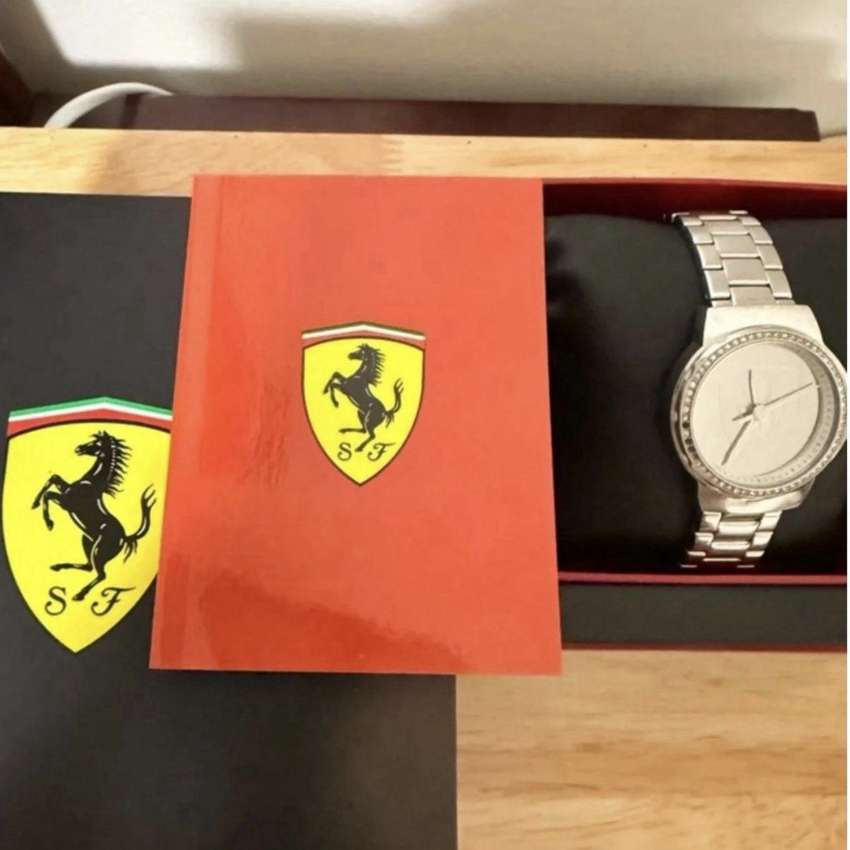 Ferrari Scuderia Men’s Quartz Analog Silver SS Bracelet Watch w/ Box Booklet