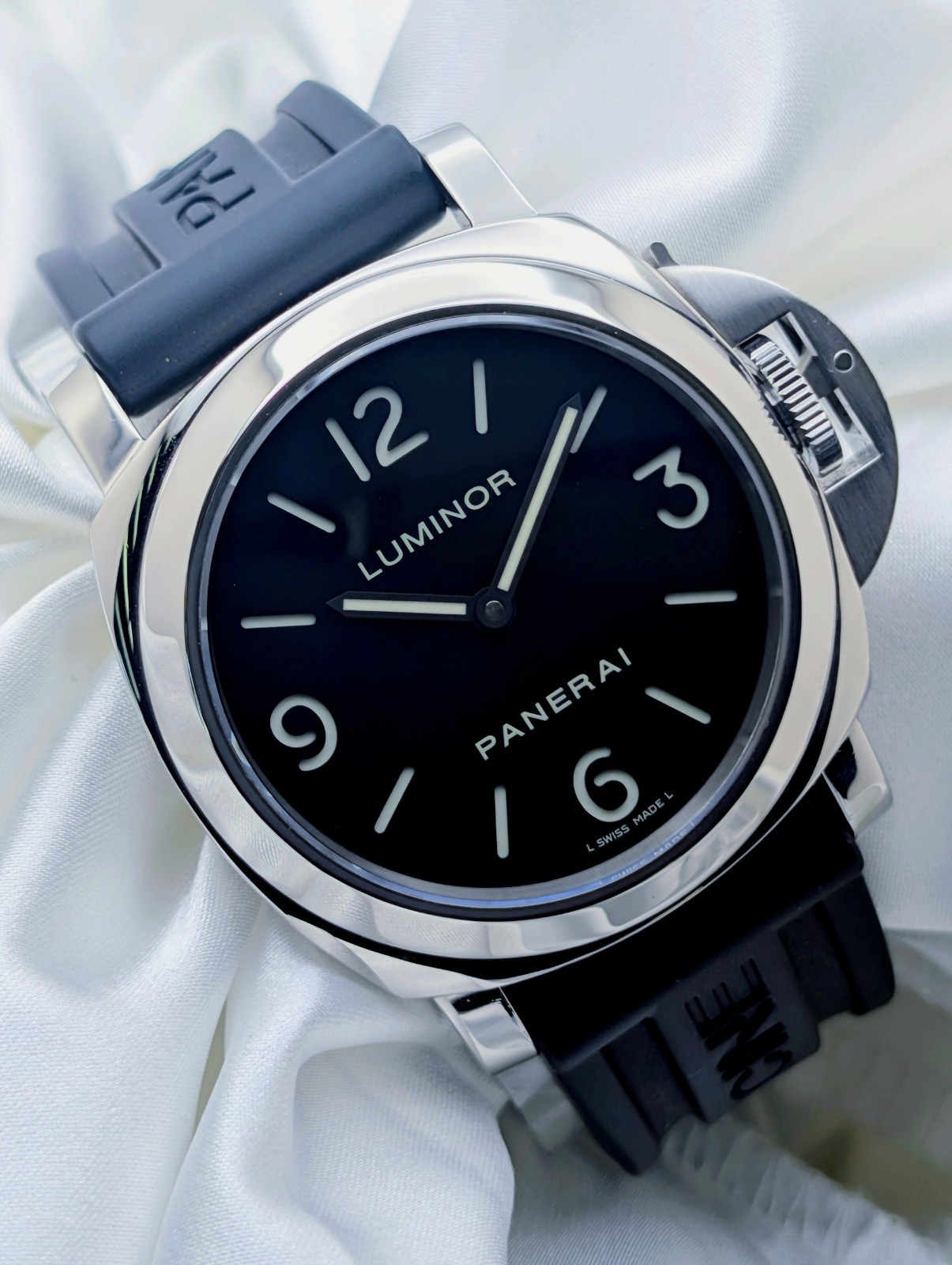 Panerai Luminor Base 44mm PAM00112 Black Dial Rubber Strap Full Set Box & Papers