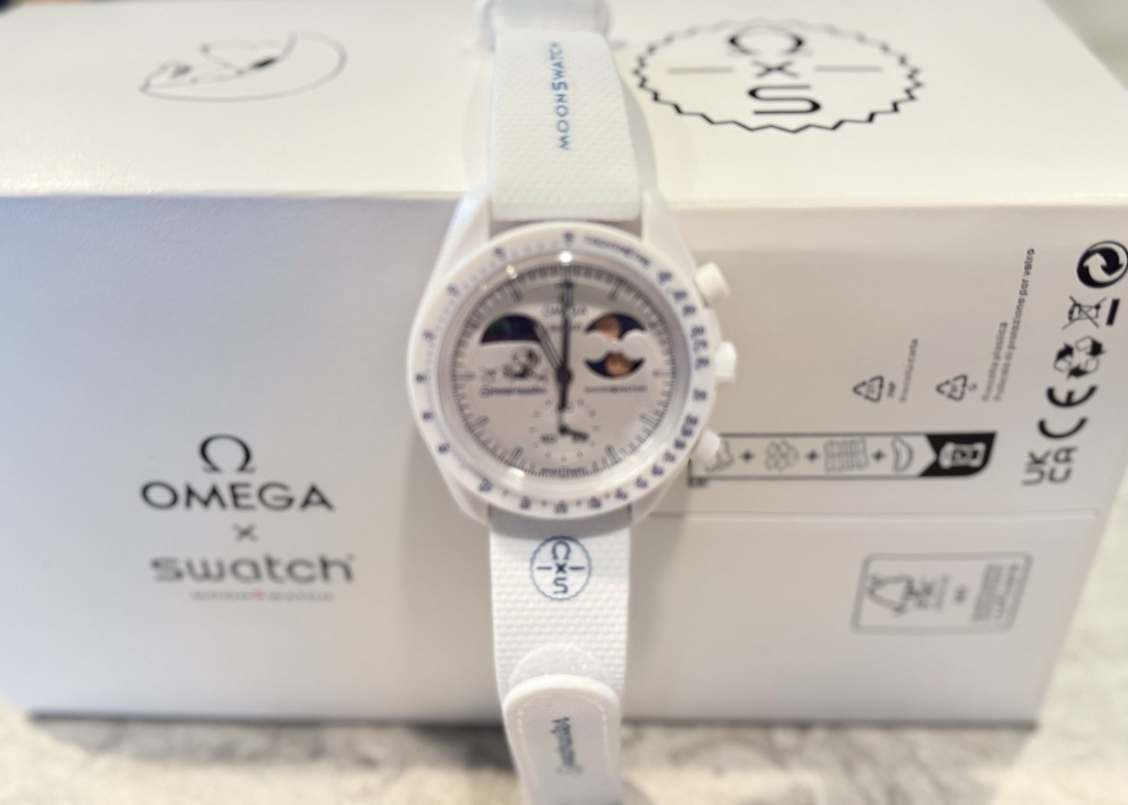 Omega x Swatch MoonSwatch “Moonphase Snoopy” – White Edition