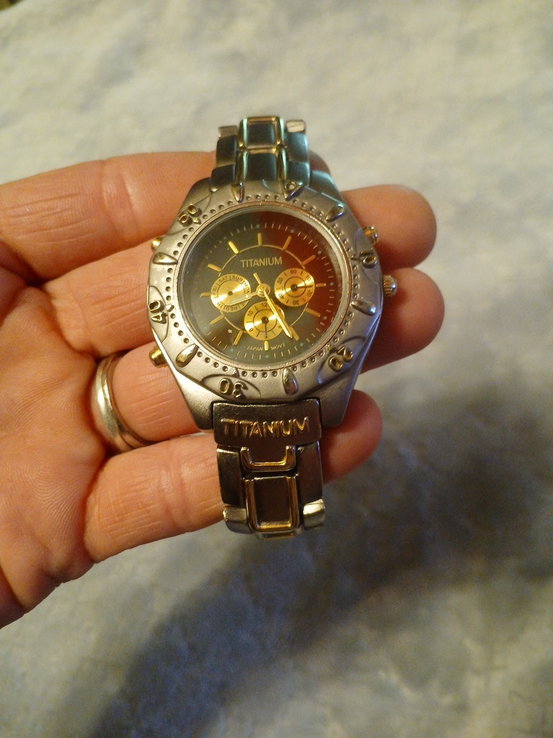 Universal Titanium Watch (READ DESCRIPTION)