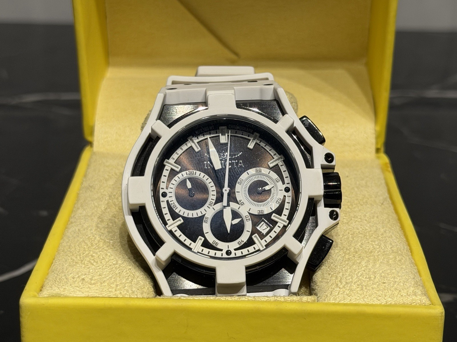 Invicta Akula Men’s White/Blue Dial 22375 Silicone Strap Needs Battery