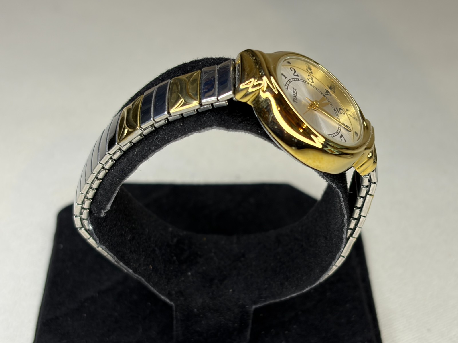 Timex 28 Elevated Classics Women’s Two Tone Watch Easy Read Dial WORKING