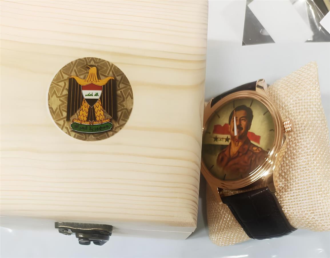 1980s SADDAM HUSSEIN IRAQI FLAG ART METALLIC DIAL WATCH. COLLECTIBLE GIFT