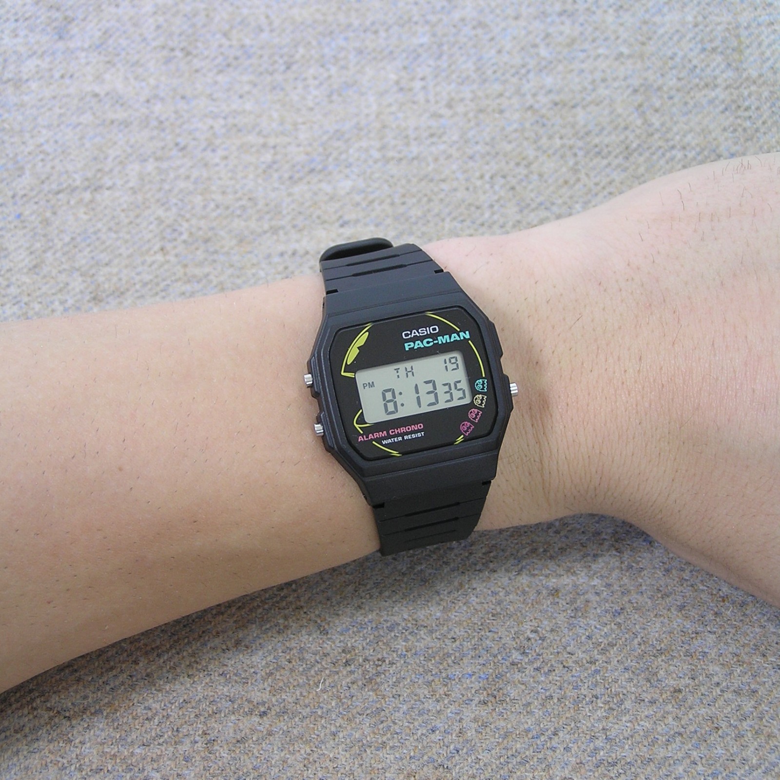 UK STOCK CASIO F-91WPC-1ADR Pac Man Limited Edition Bandai Japan Exclusive
