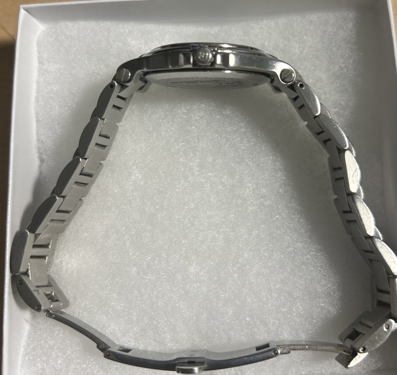 Gucci Men’s Watch 9040mm Stainless Steel Silver Dial Swiss Made