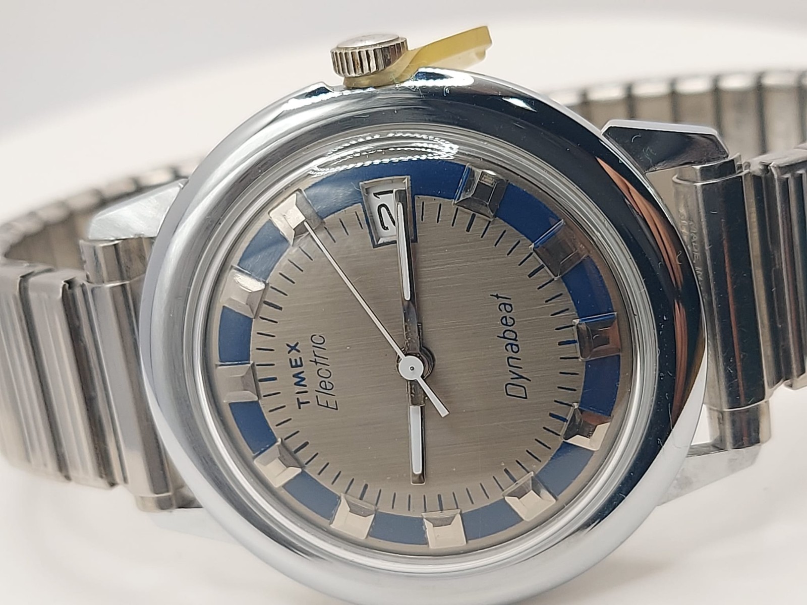 1 Vintage 70s? Timex Dynabeat datejust Electric Men’s Watch – New Old Stock .