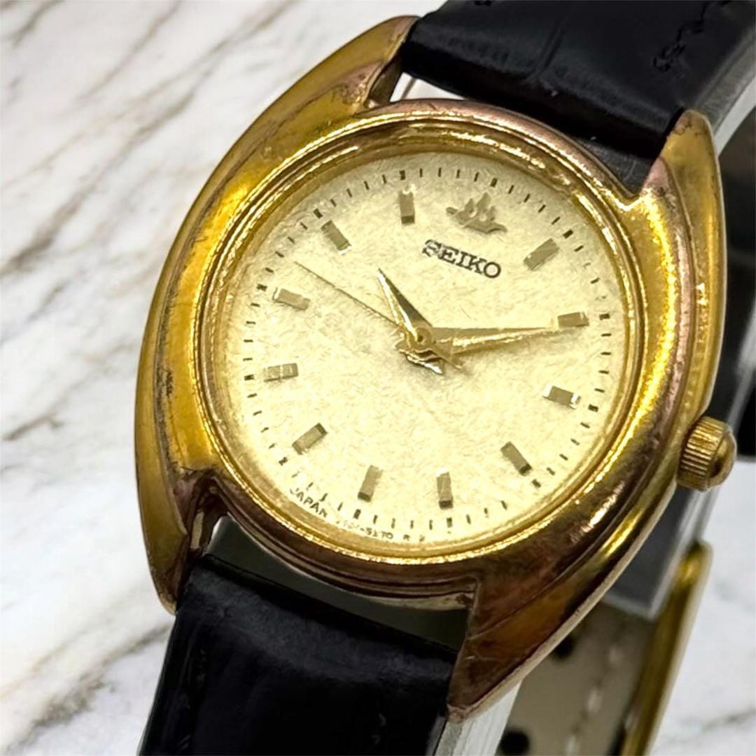 SEIKO new battery wristwatch working item V401 1590 gold beautiful