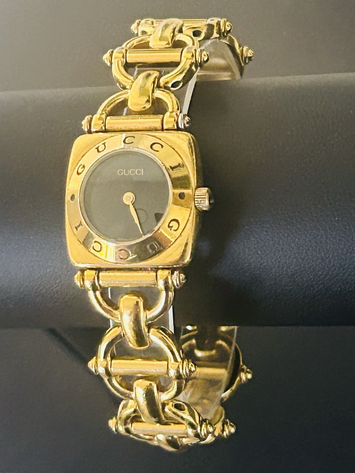Gucci wmns lovely 6 1/2″ gold-black link watch, new battery free ship $424.99