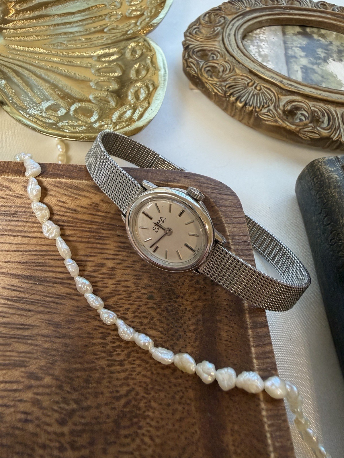 CYMA OVAL DIAL VINTAGE SWISS WATCH