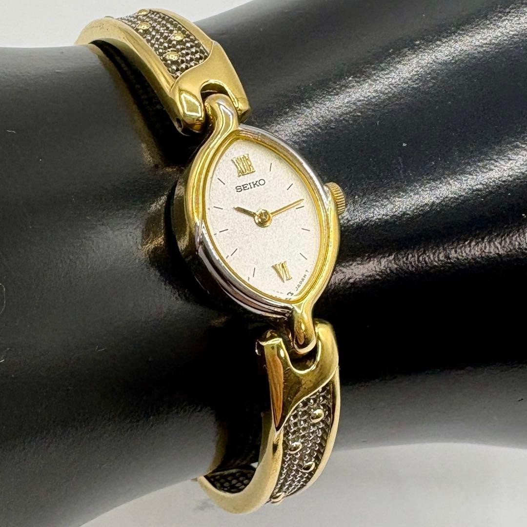 Vintage Seiko 1E20-6120 Ladies Quartz Bangle Watch Oval Roman Dial Two-Tone