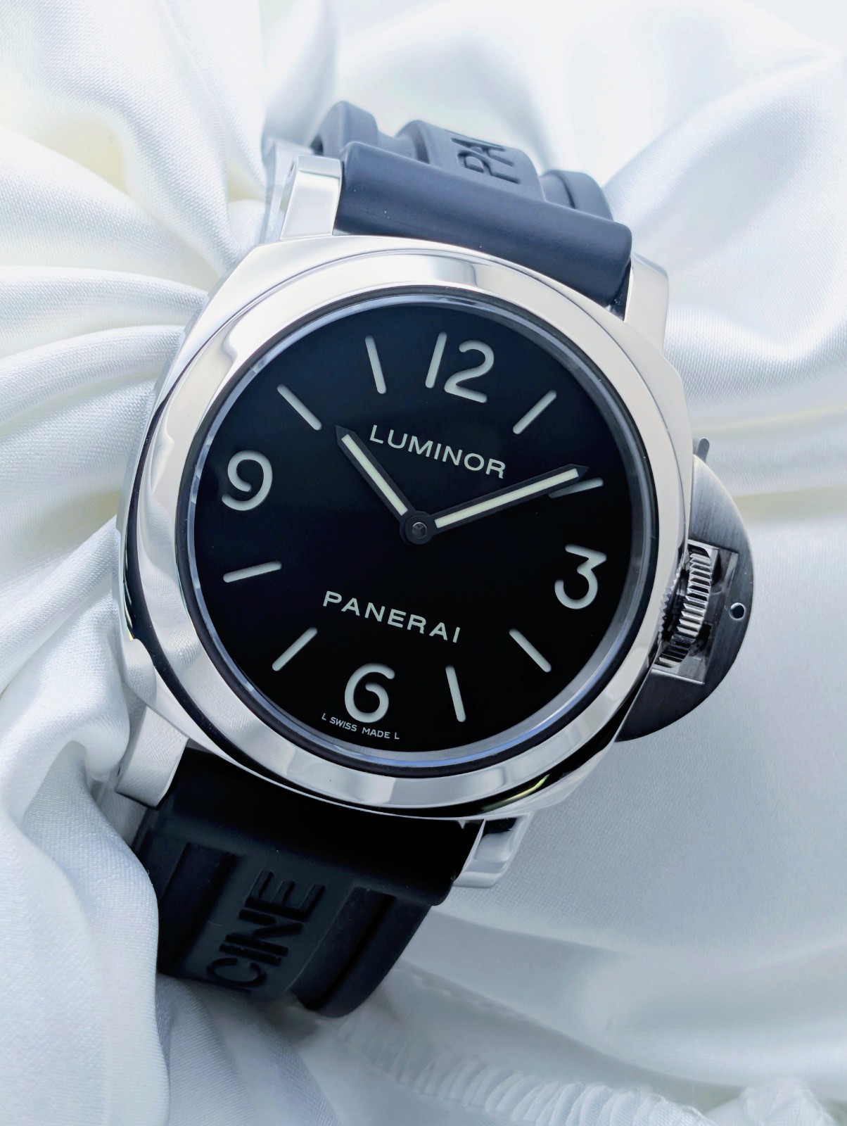 Panerai Luminor Base 44mm PAM00112 Black Dial Rubber Strap Full Set Box & Papers