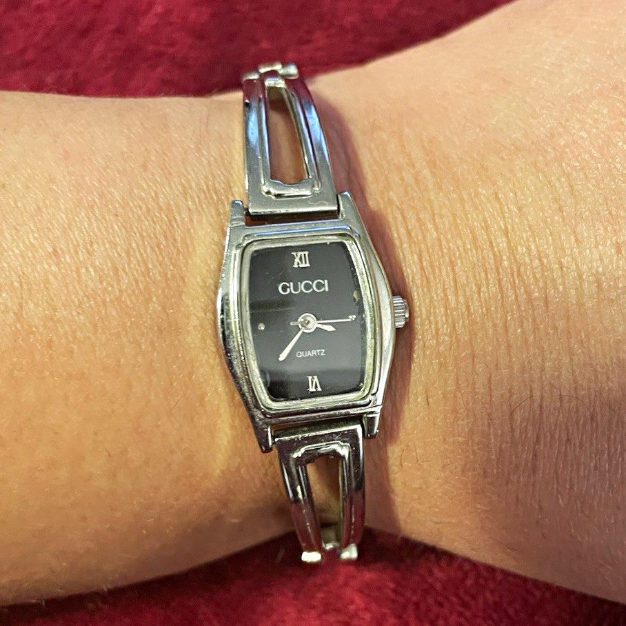 Gucci Women’s 28891 Quartz Analog Wristwatch Black Dial Silver Bracelet