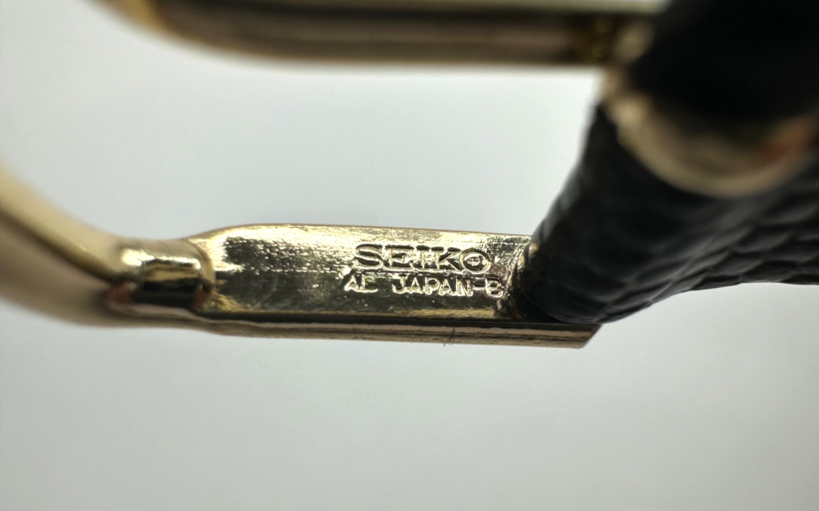 SEIKO Black Lizard Grain Glossy 18 mm x 15 mm Watch Strap Signed Gold Buckle
