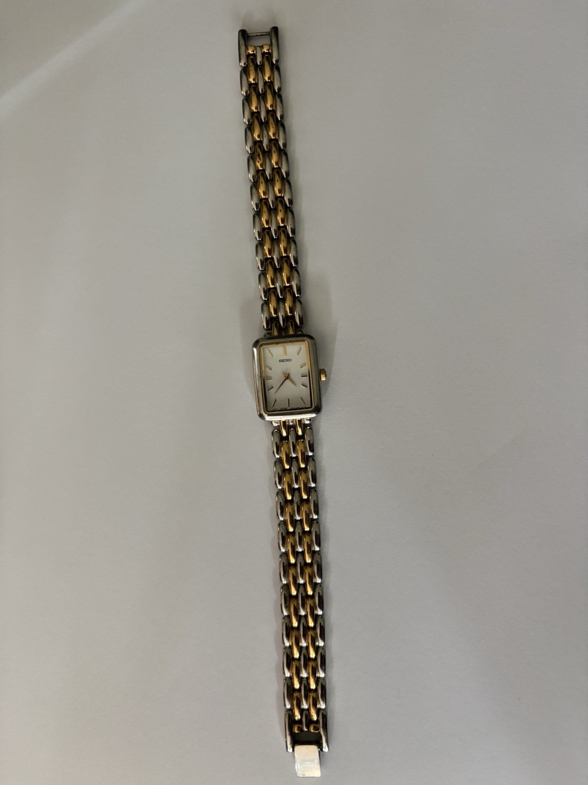 Seiko V400-6179 Women’s Rectangular Quartz Watch Two-Tone Bracelet Japan June 88