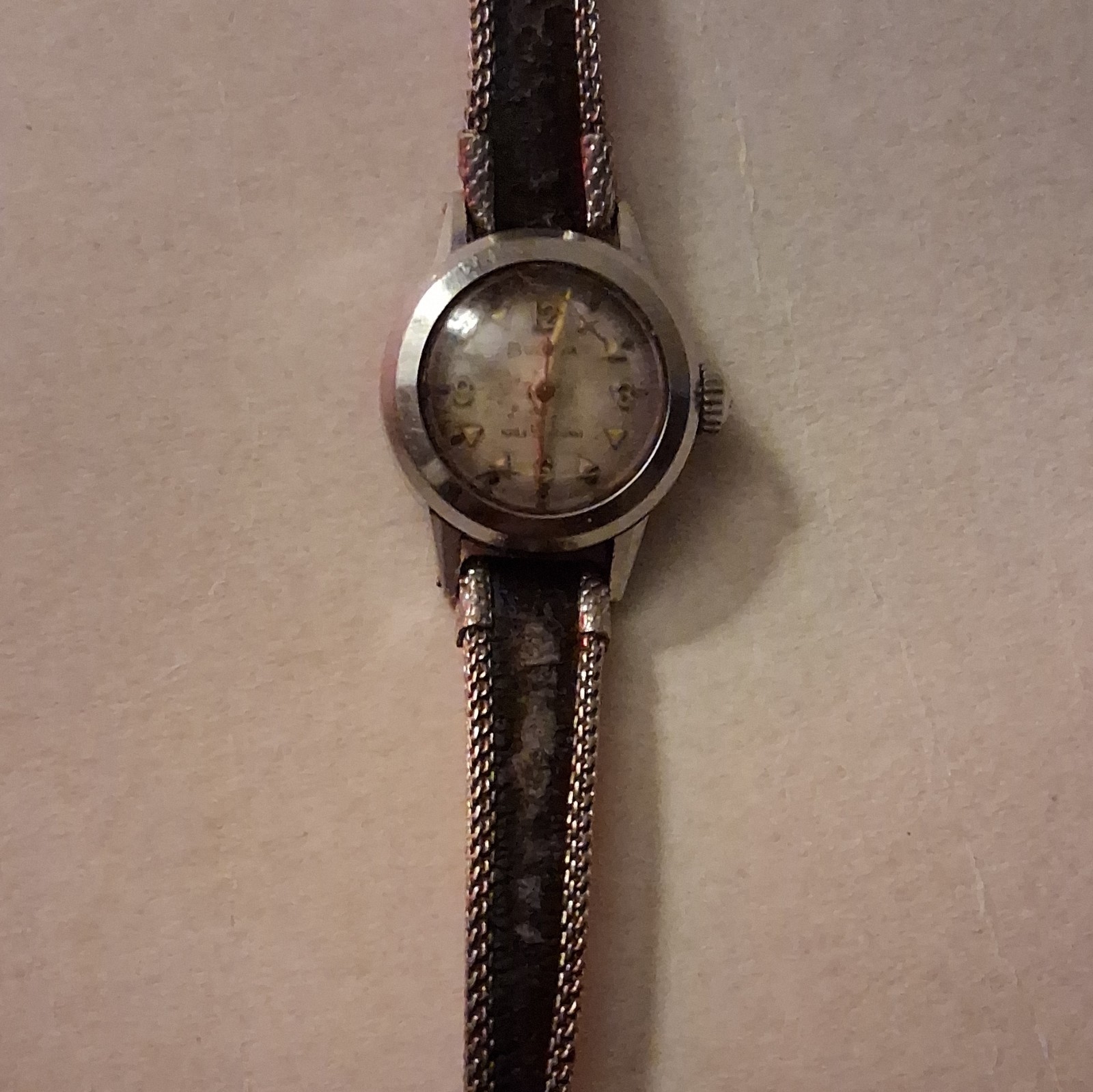 Boluva Vintage Women’s Silver Tone Round Windup Working With Gold Plates Dial