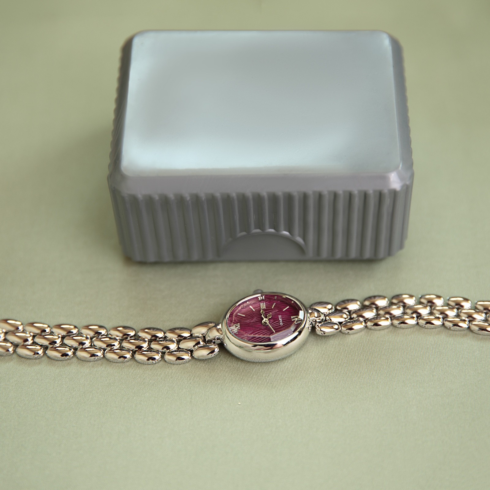 Elegant Plum Bracelet Watch with Crystals Quartz