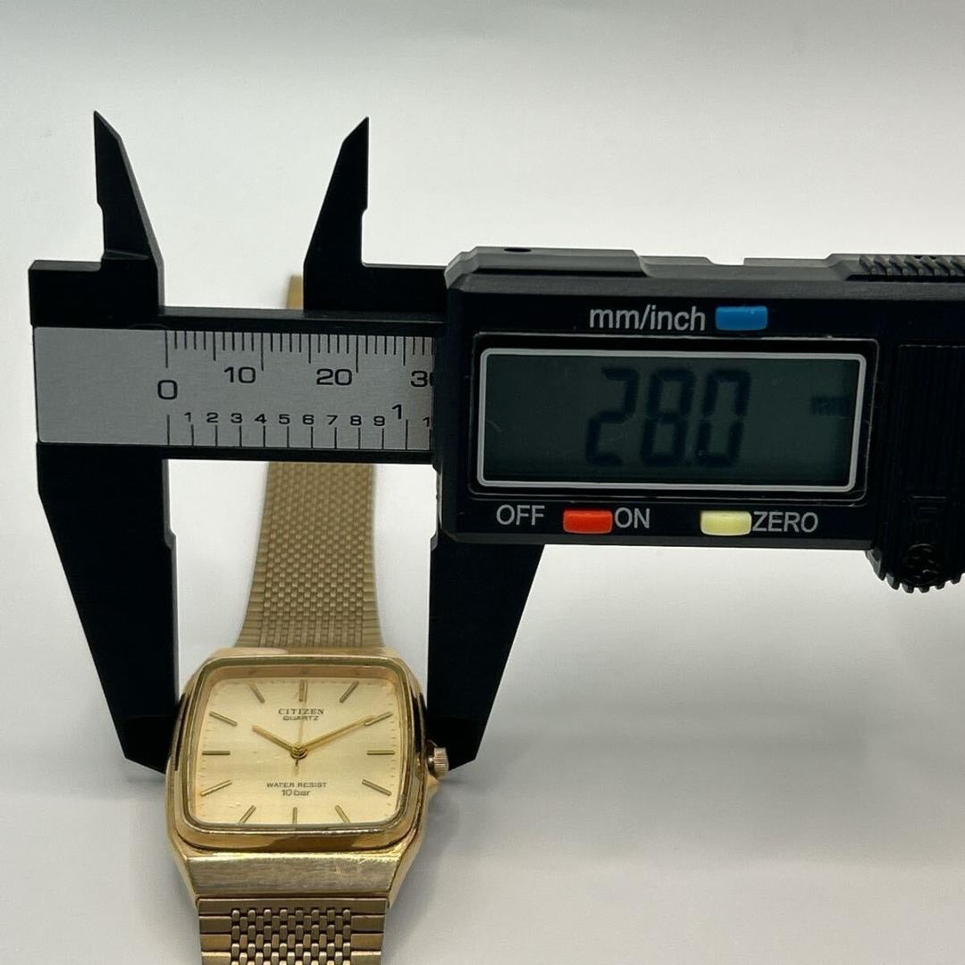 New battery included. CITIZEN Gold Quartz Square Men’s Vintage Watch. 【USED】