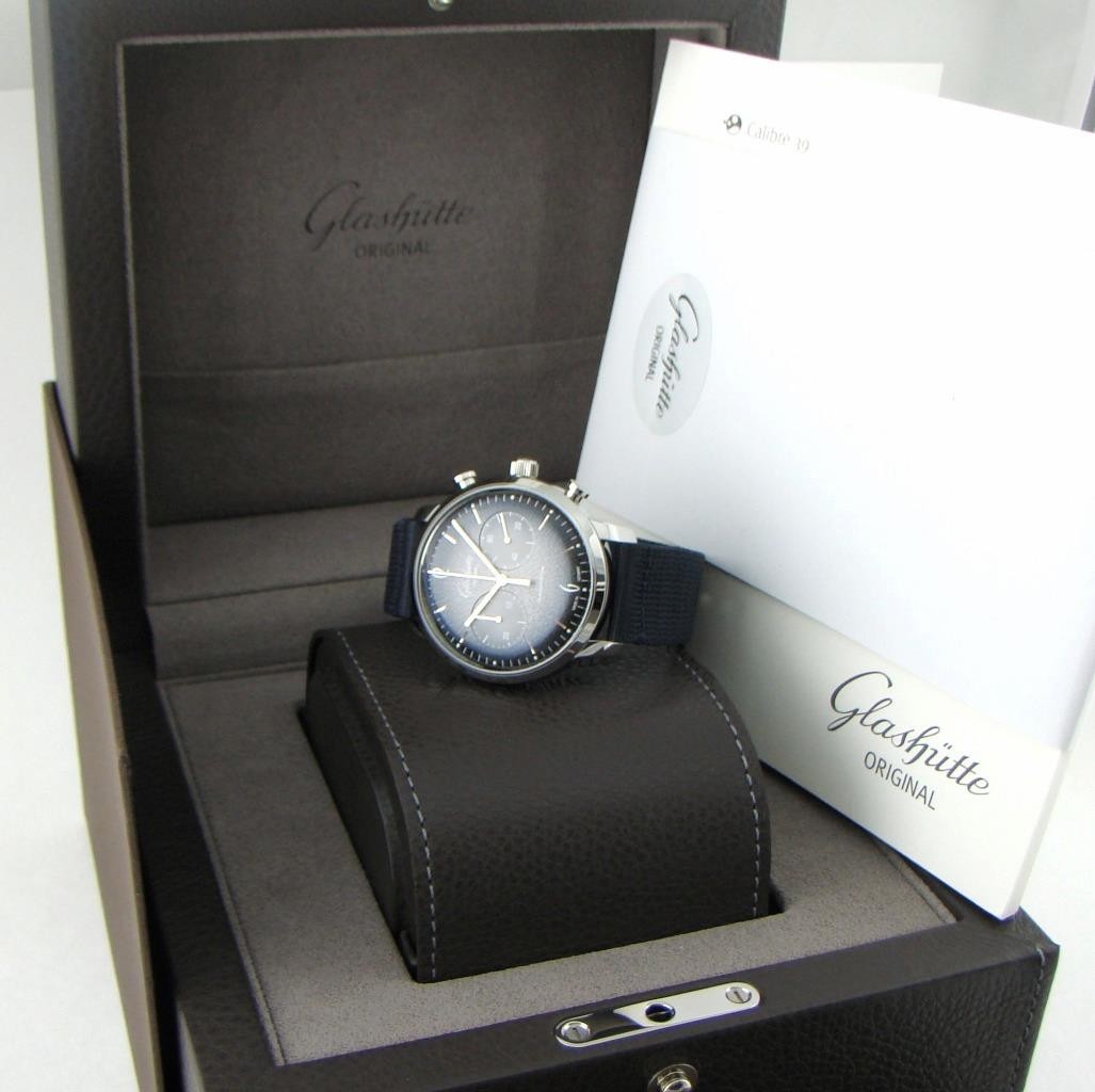 Glashutte Original Sixties Chronograph Annual Limited Warranty 1-39-34-06-22-04