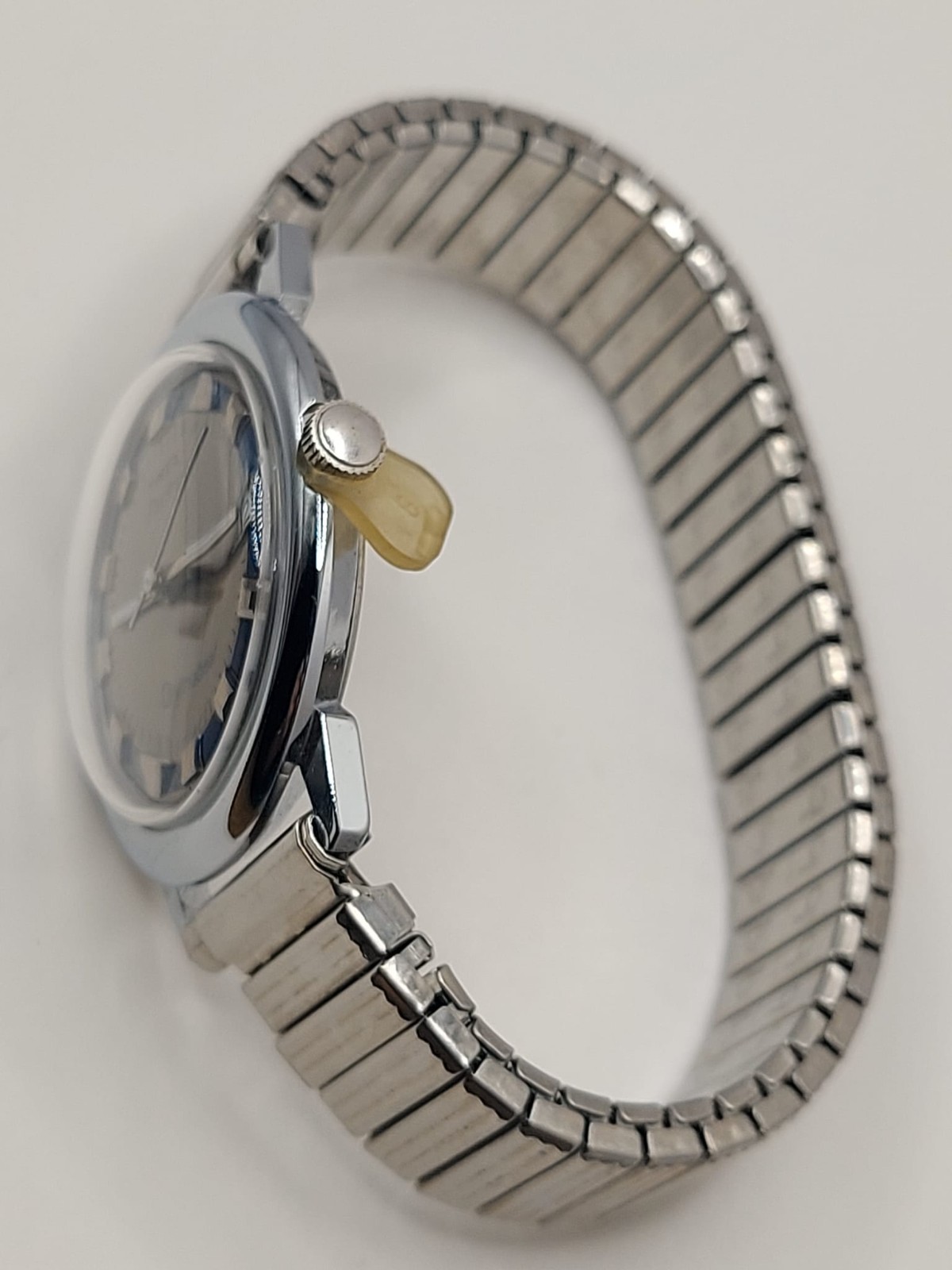 1 Vintage 70s? Timex Dynabeat datejust Electric Men’s Watch – New Old Stock .