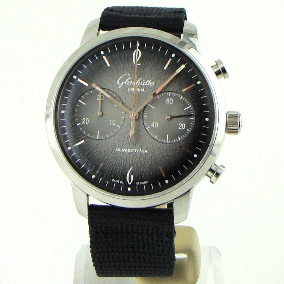 Glashutte Original Sixties Chronograph Annual Limited Warranty 1-39-34-06-22-04