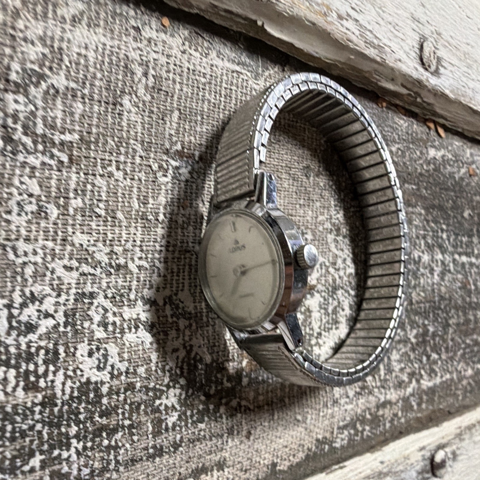 Lorus Quartz Women’s Analog Silver Dial Silver Tone Metal Bracelet Vintage