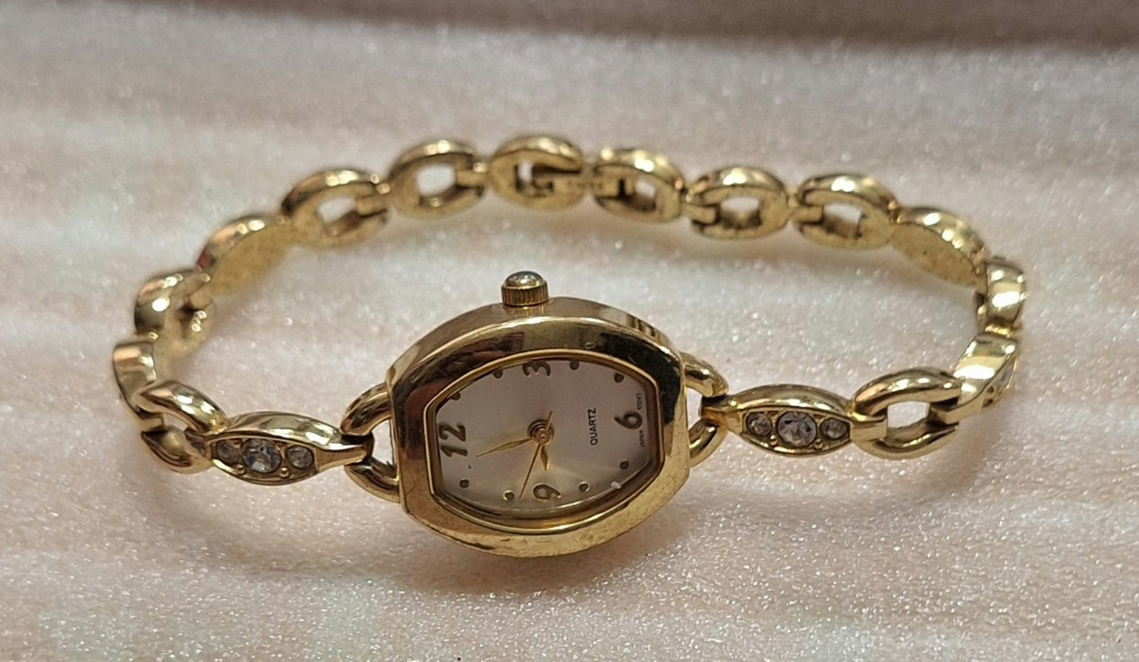 Women’s Quartz Dress Watch Gold Tone Oval White Dial Metal Bracelet Analog