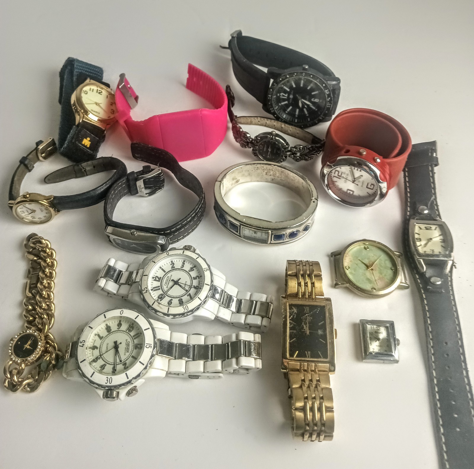 Watch Lot of 15 Mixed Men and Women for Repair Parts