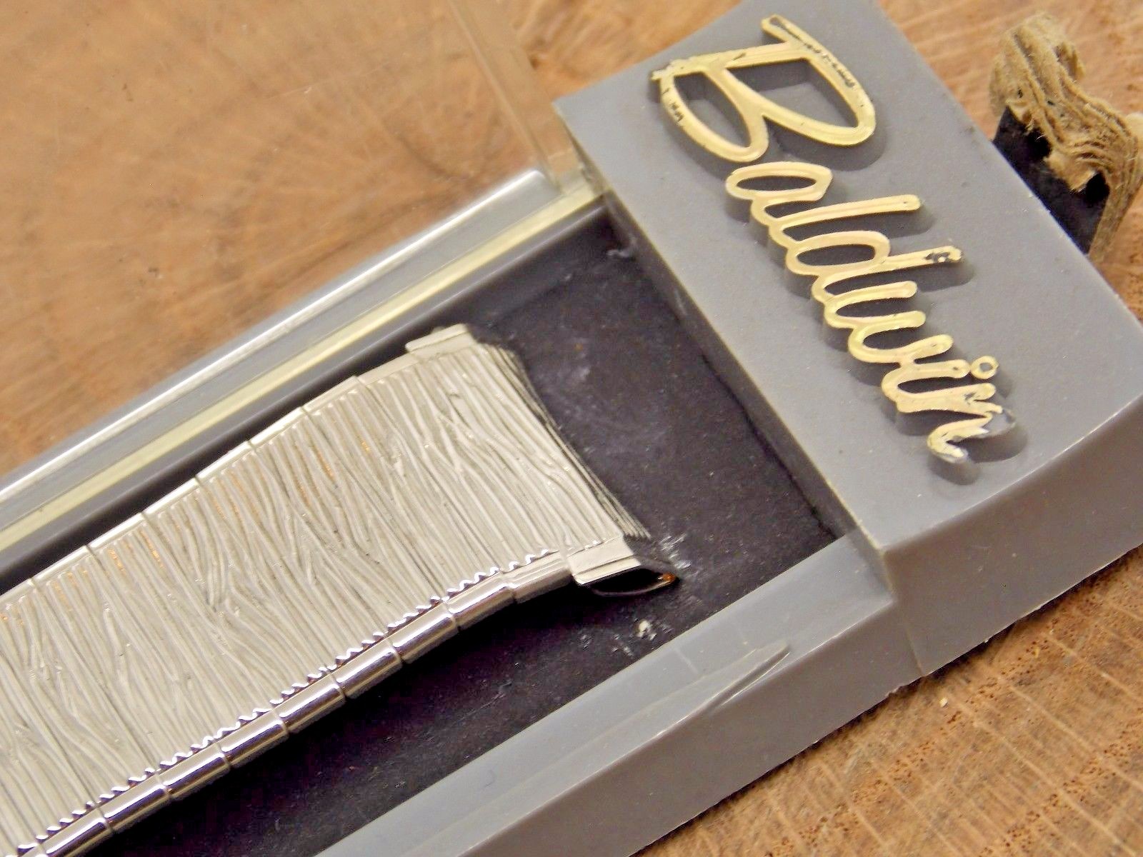 Vintage Baldwin Woodgrain Tree Bark pattern center X watch band 19mm 3/4″ steel