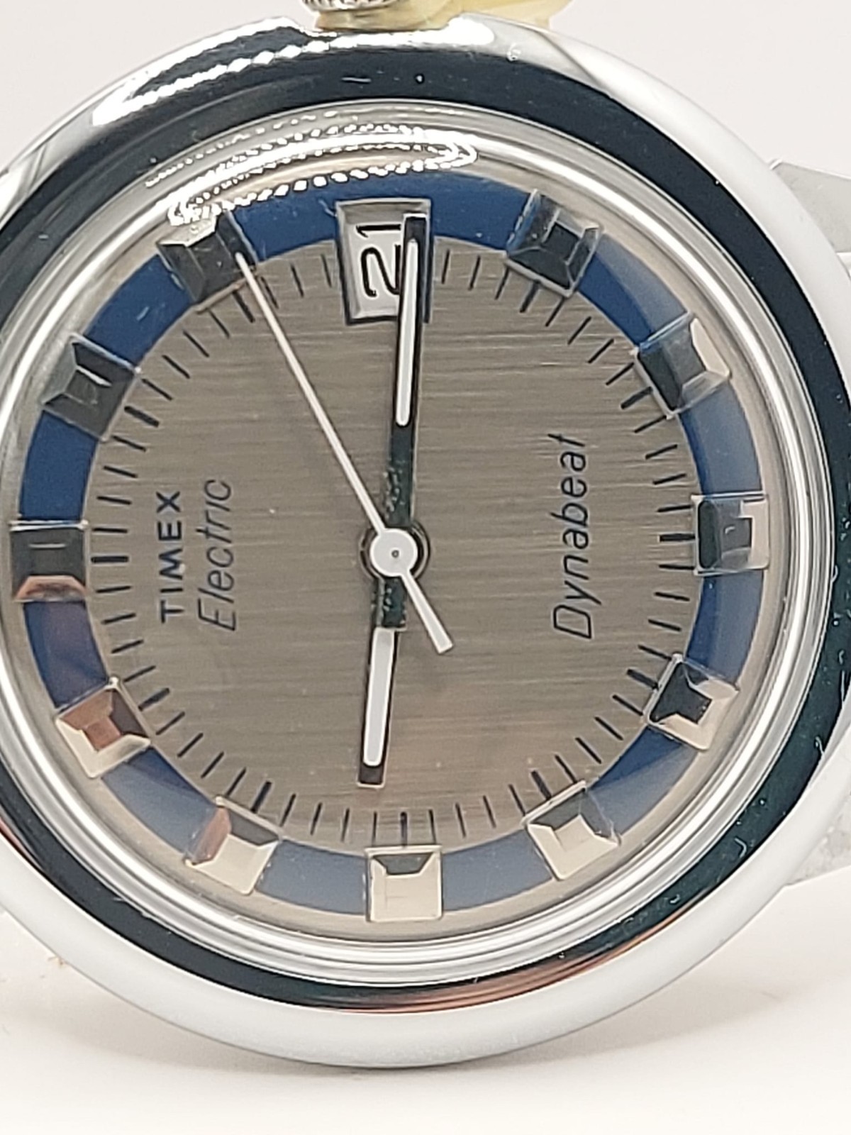 1 Vintage 70s? Timex Dynabeat datejust Electric Men’s Watch – New Old Stock .