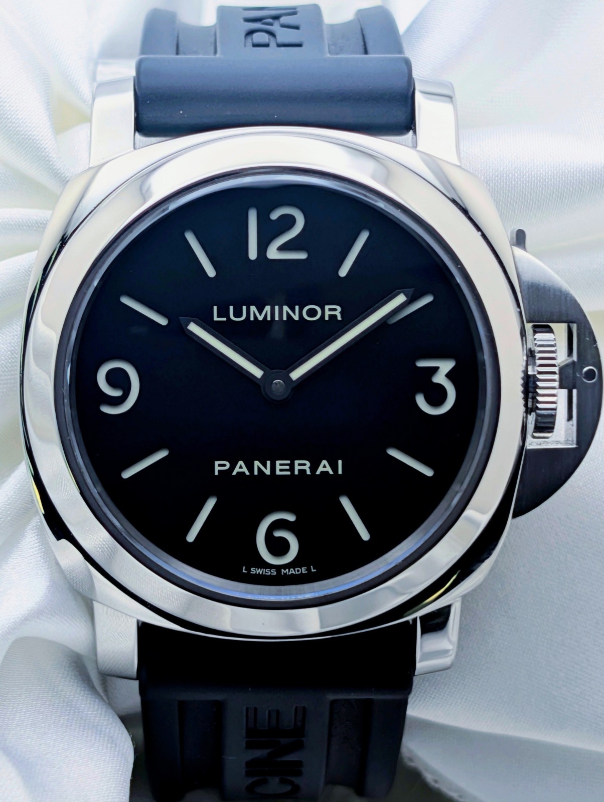 Panerai Luminor Base 44mm PAM00112 Black Dial Rubber Strap Full Set Box & Papers