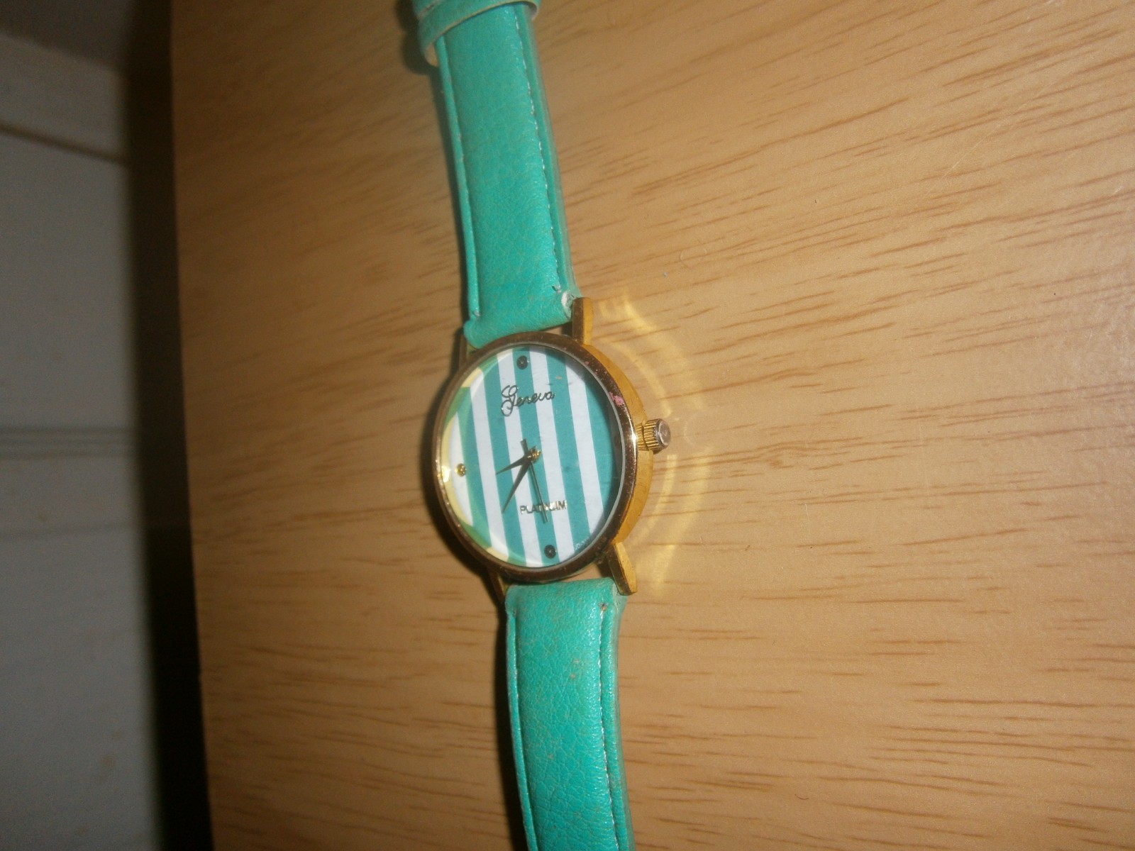 Late 2000’s green leather ‘Geneva Platinum’ ladies quartz watch.23.7cm(E24WB)