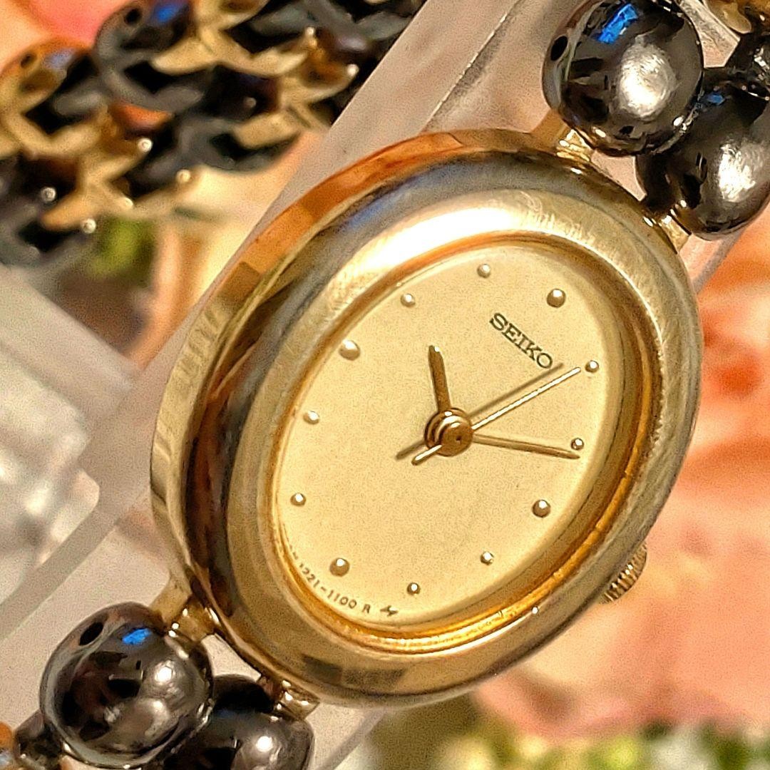 Seiko 1E20-3A20 Ladies Oval Dress Watch Bangle Bracelet Working