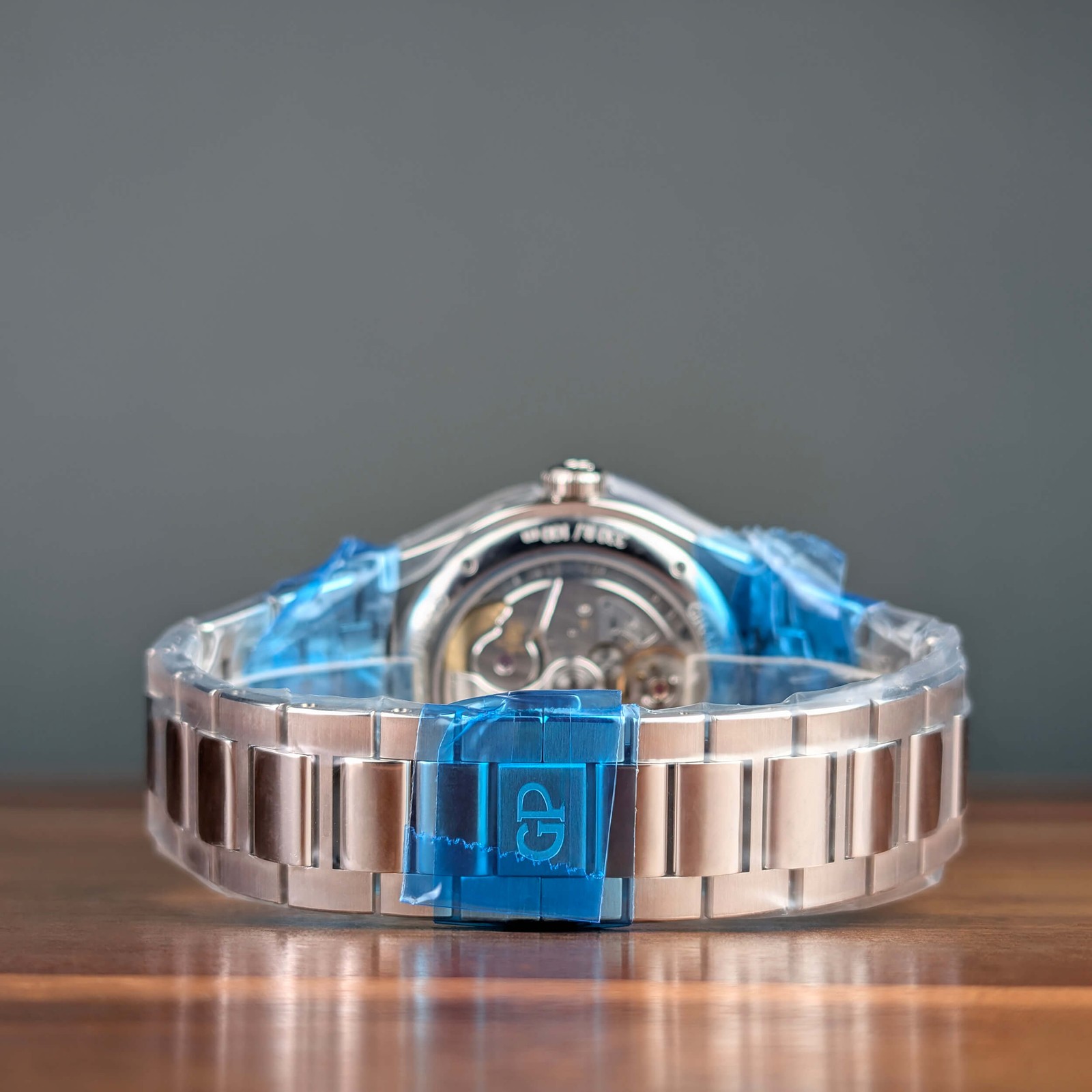 2026 Green – New in Plastic Girard-Perregaux Laureato 81010-11-3153