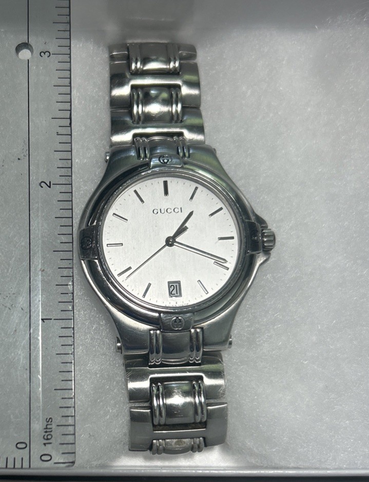 Gucci Men’s Watch 9040mm Stainless Steel Silver Dial Swiss Made