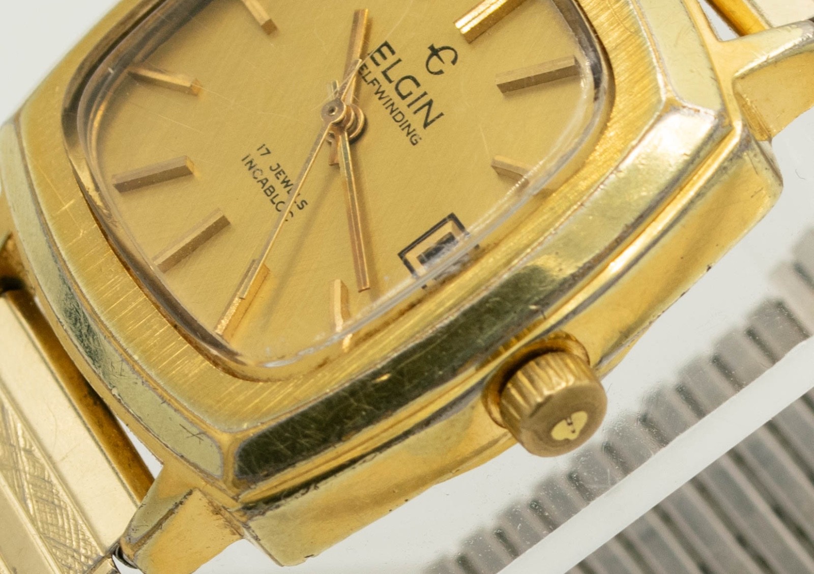 Vintage 1970 – 1979 Elgin Self-Winding DF520 17 Jewels “TV” Square Watch w/Box